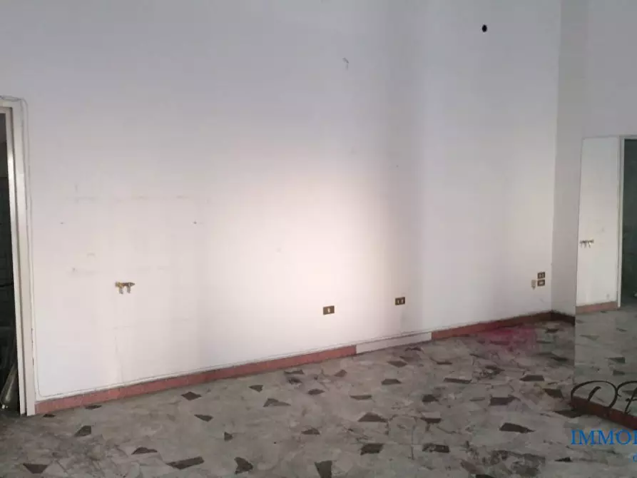 Immagine 5 di Negozio in affitto  a Afragola