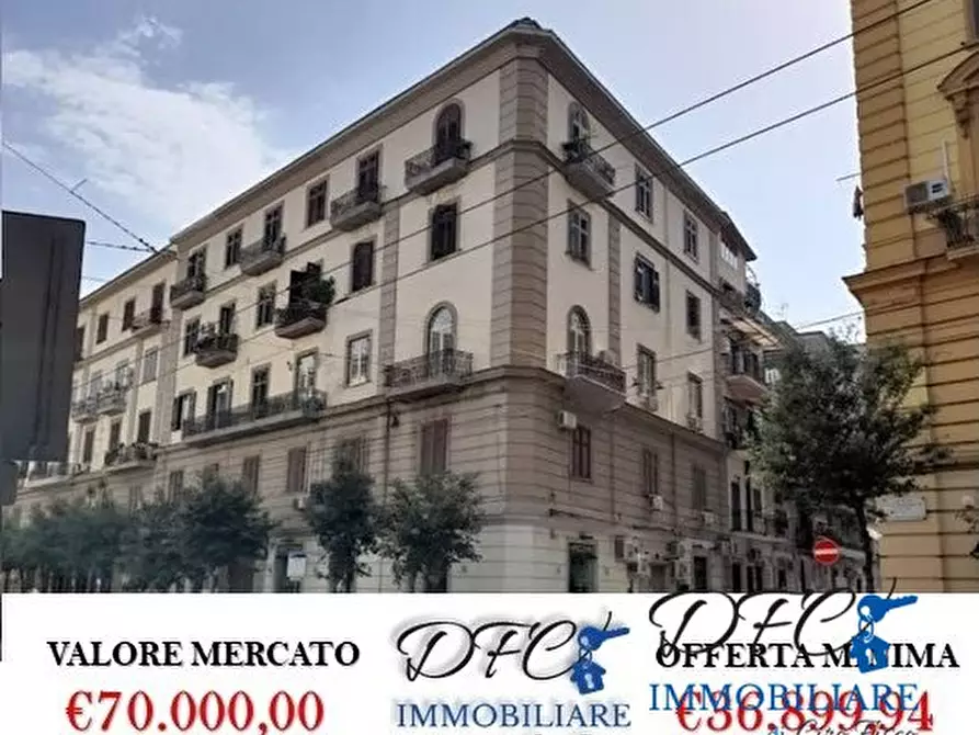 Immagine 1 di Appartamento in vendita  a Napoli