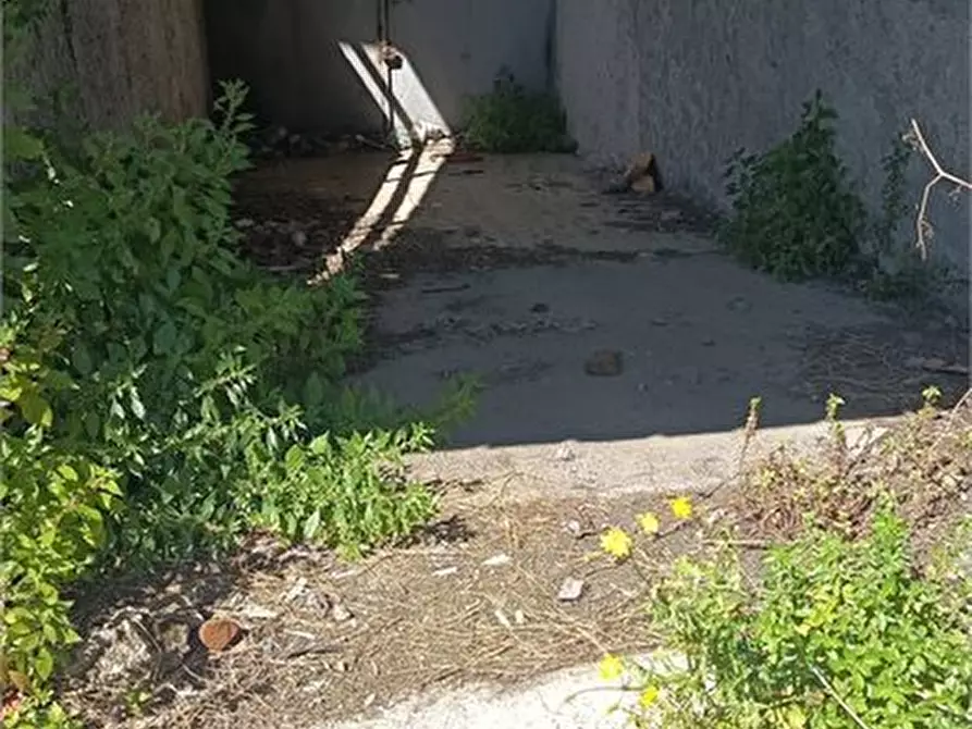 Immagine 10 di Negozio in vendita  a Afragola