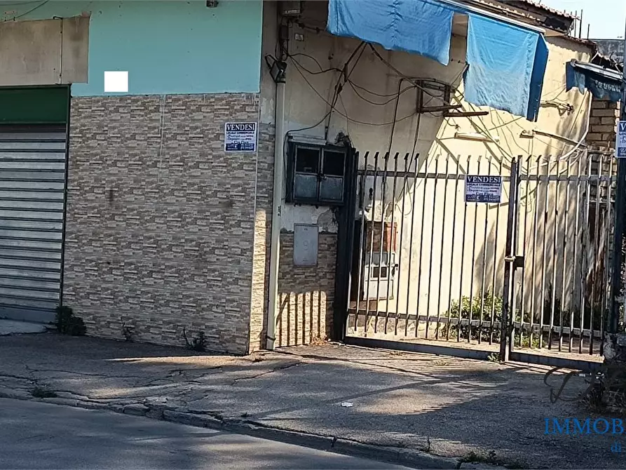 Immagine 9 di Negozio in vendita  a Afragola