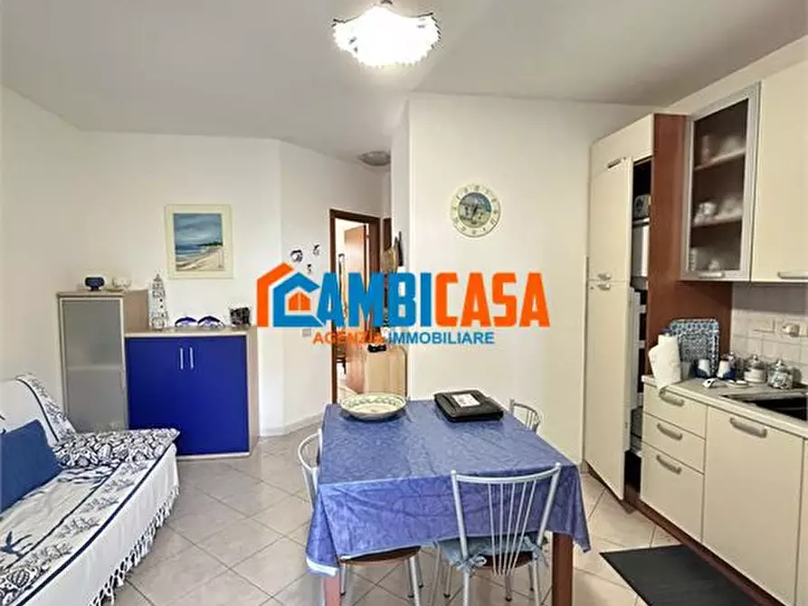 Immagine 5 di Villa in vendita  a Campofelice Di Roccella