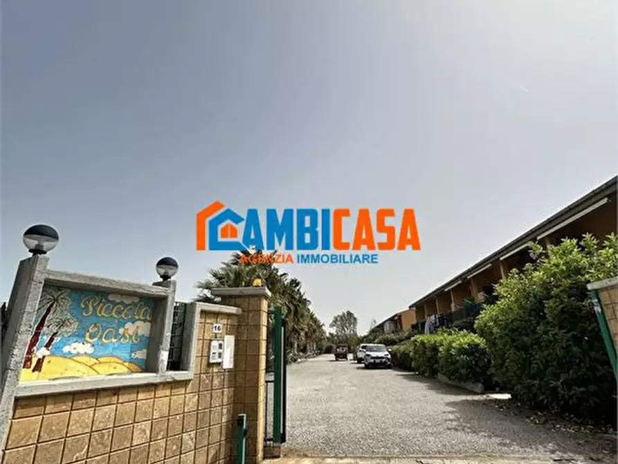 Immagine 1 di Villa in vendita  a Campofelice Di Roccella