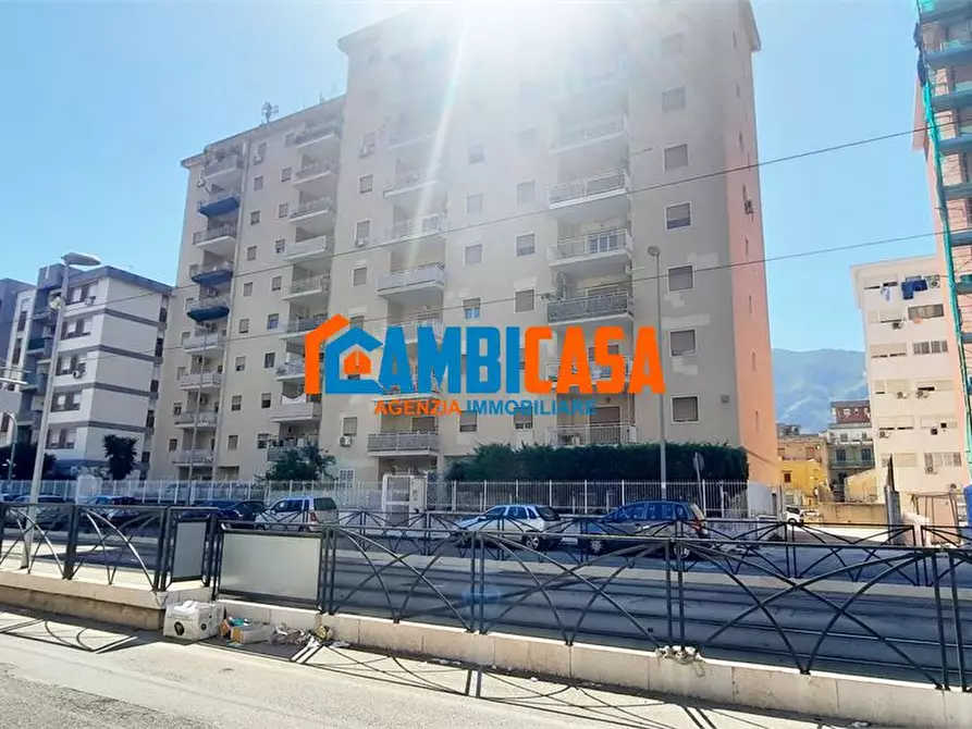 Immagine 1 di Garage in vendita  a Palermo
