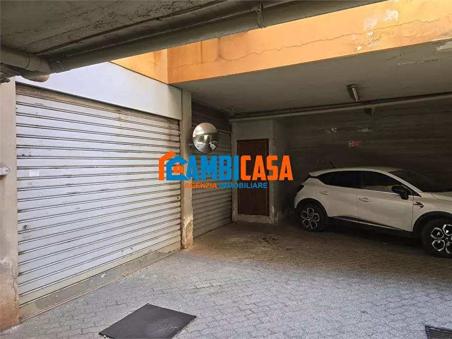 Immagine 2 di Garage in vendita  a Palermo