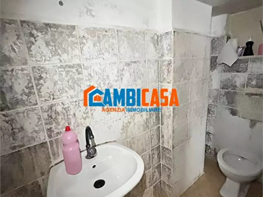 Immagine 8 di Magazzino in vendita  a Palermo