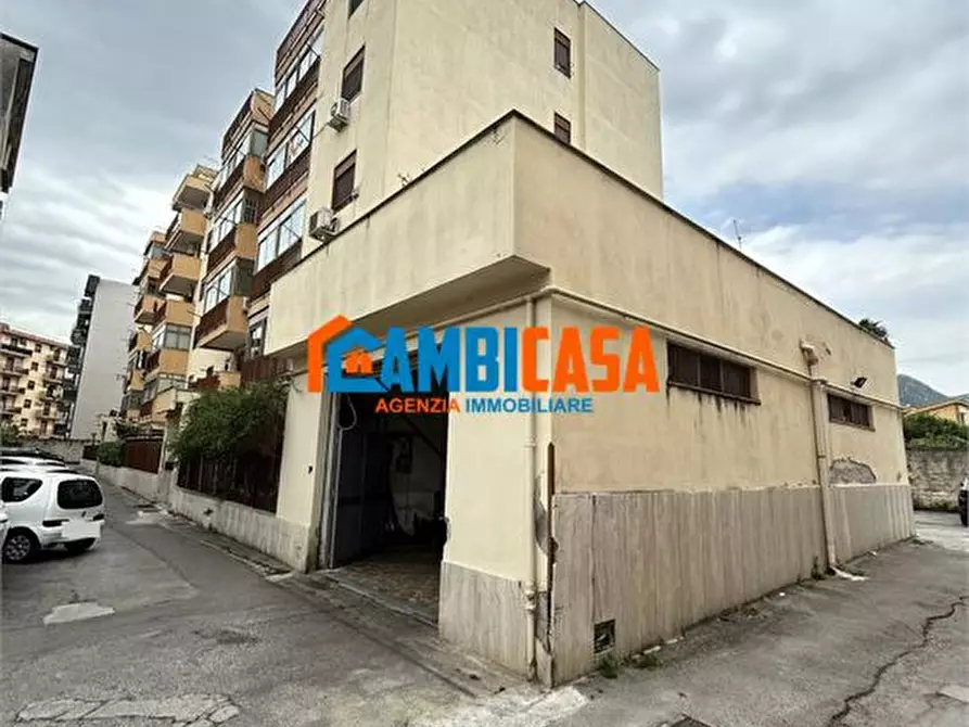 Immagine 1 di Magazzino in vendita  24G a Palermo