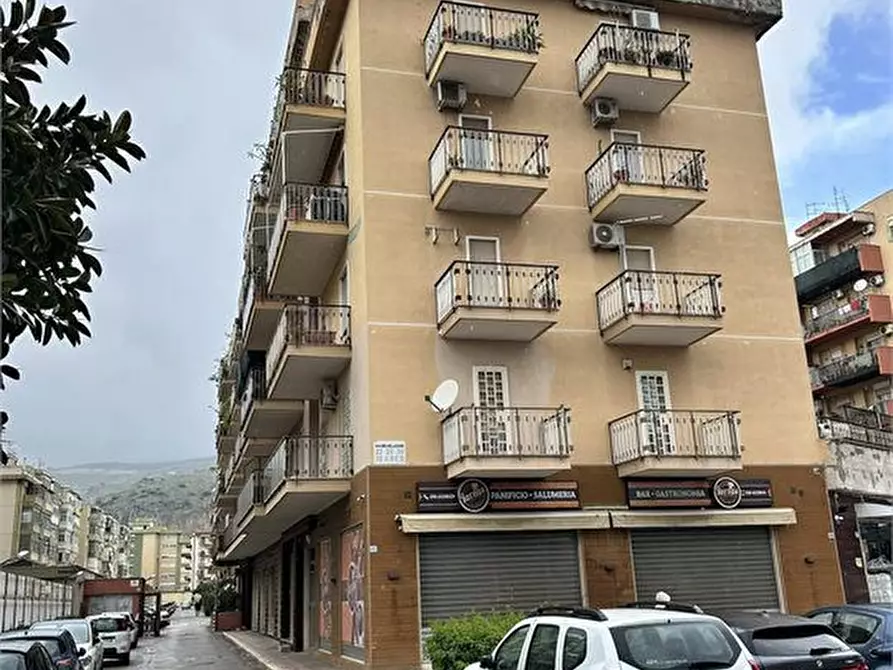 Immagine 10 di Negozio in vendita  26-28 a Palermo