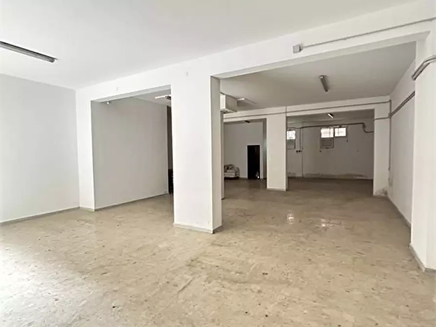 Immagine 3 di Negozio in vendita  26-28 a Palermo