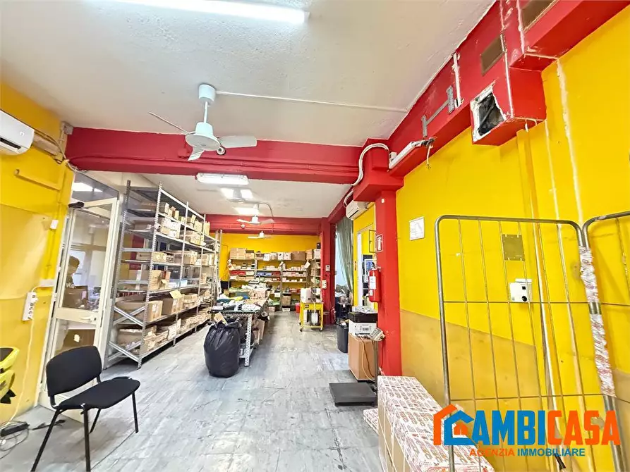 Immagine 8 di Negozio in vendita  a Palermo