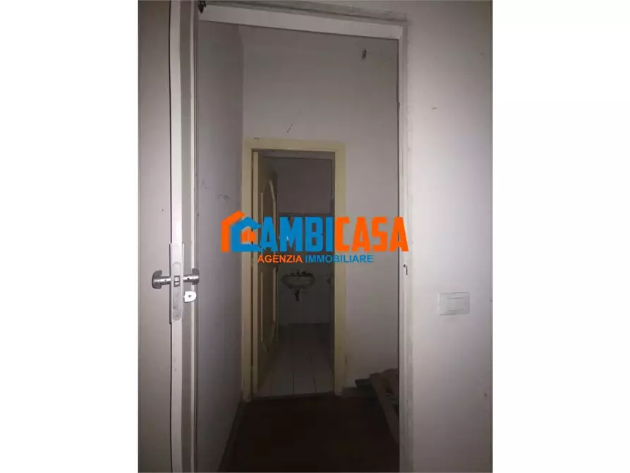 Immagine 5 di Negozio in vendita  a Palermo
