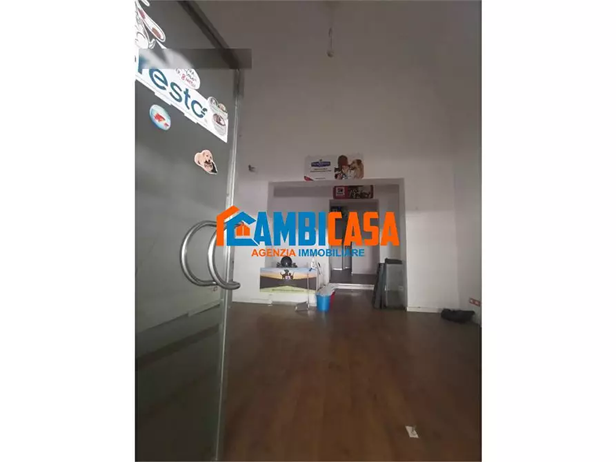 Immagine 1 di Negozio in vendita  a Palermo