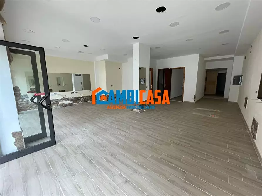 Immagine 1 di Negozio in vendita  a Palermo