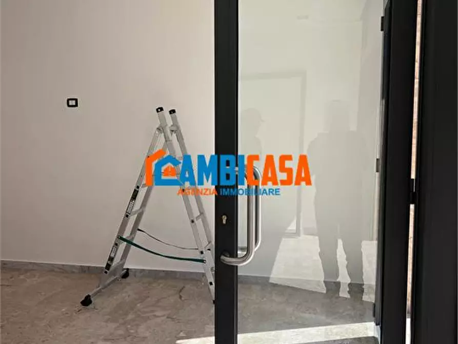 Immagine 4 di Negozio in vendita  a Palermo