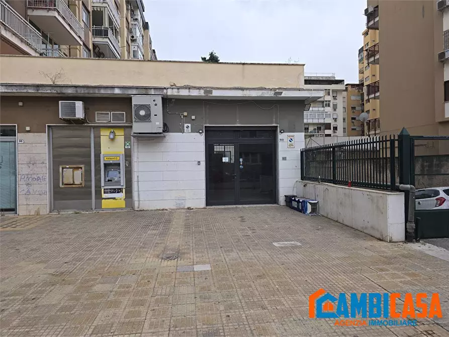 Immagine 1 di Negozio in vendita  a Palermo