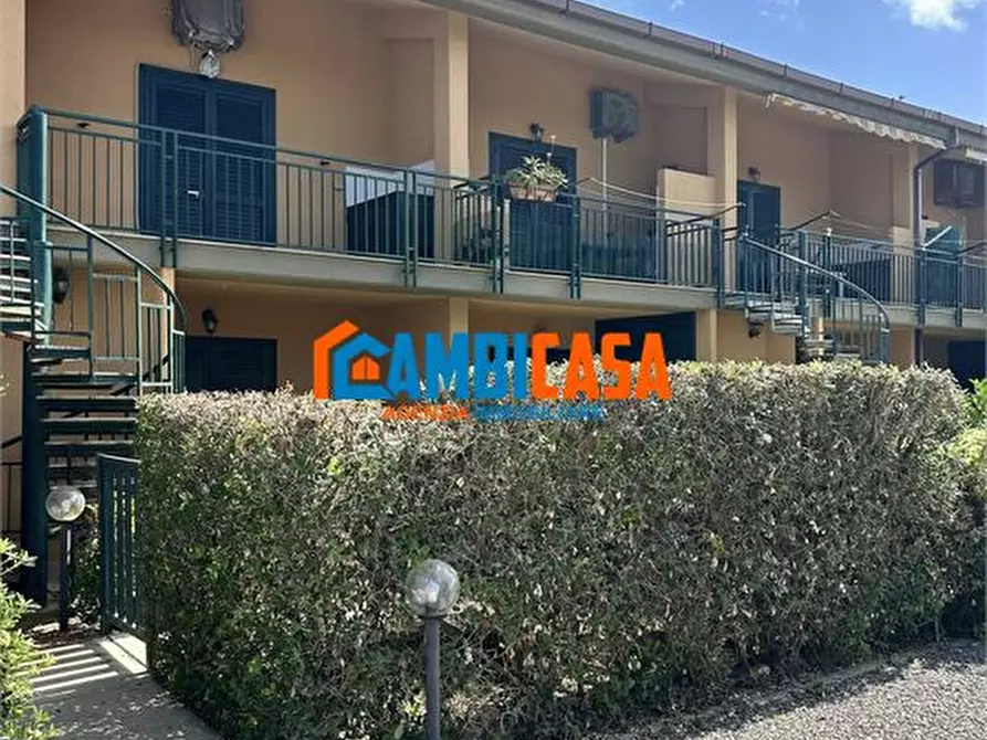 Immagine 1 di Villa in vendita  a Campofelice Di Roccella