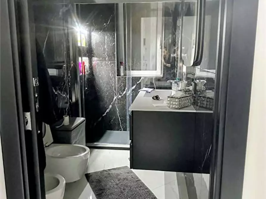 Immagine 9 di Appartamento in vendita  160 a Bari
