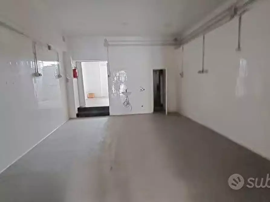 Immagine 4 di Negozio in affitto  1 a Casalnuovo Di Napoli