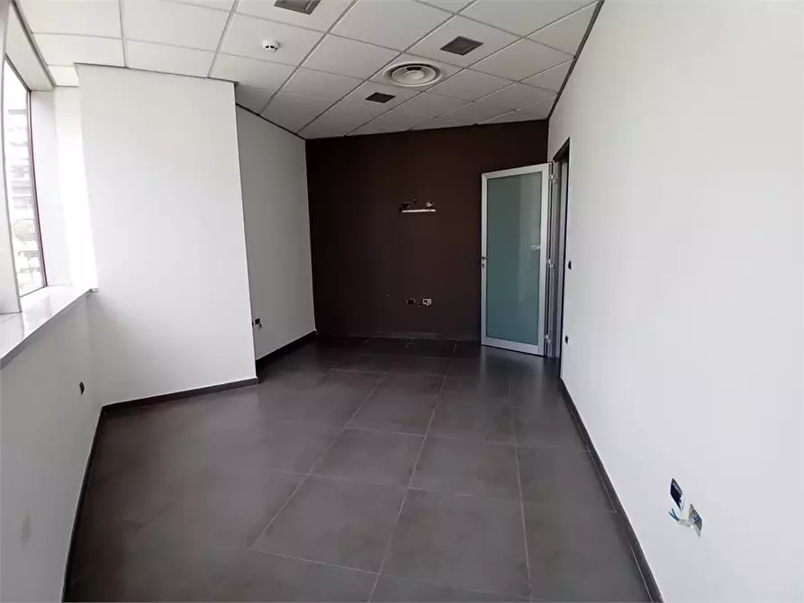 Immagine 9 di Ufficio in affitto  11 a Napoli