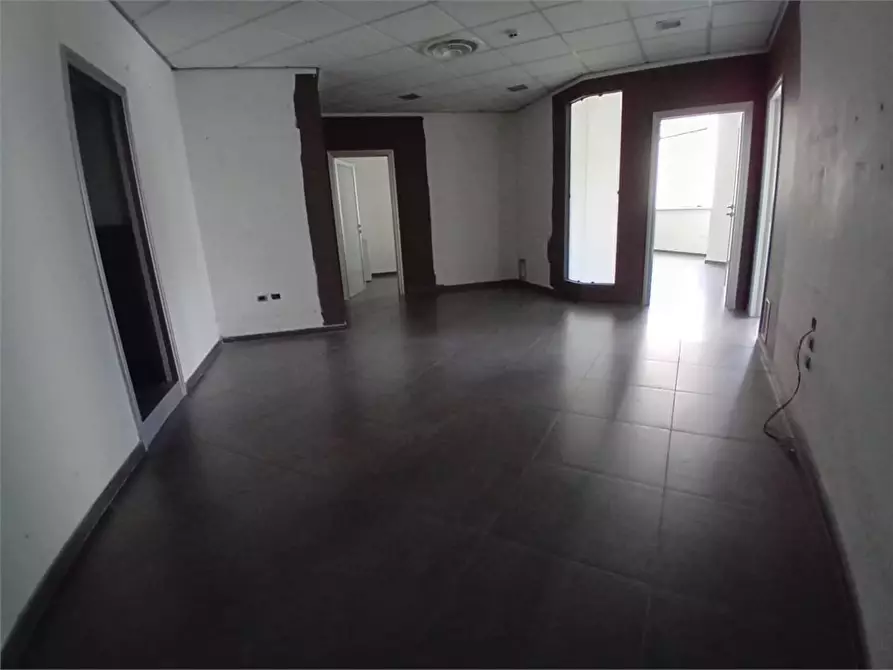 Immagine 8 di Ufficio in affitto  11 a Napoli