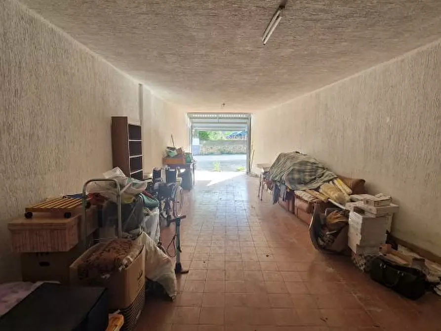 Immagine 5 di Garage in vendita  a Loano