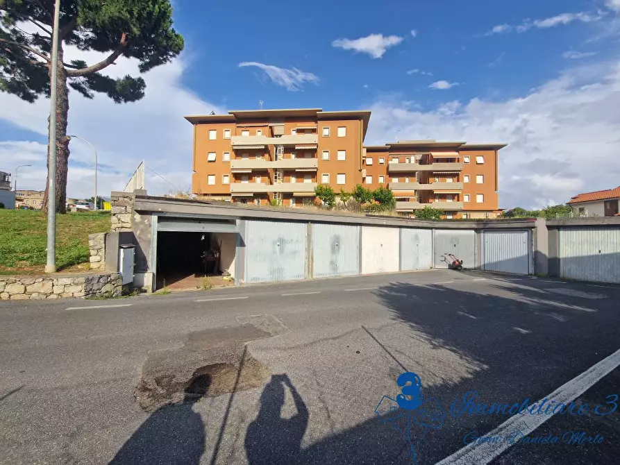 Immagine 1 di Garage in vendita  a Loano