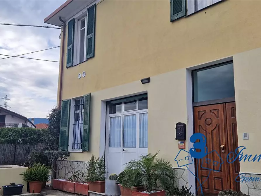 Immagine 2 di Casa indipendente in vendita  a Albenga