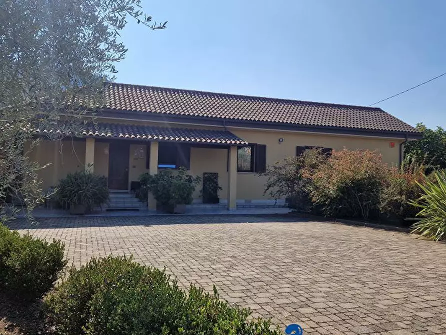 Immagine 2 di Villa in vendita  a Villanova D'albenga