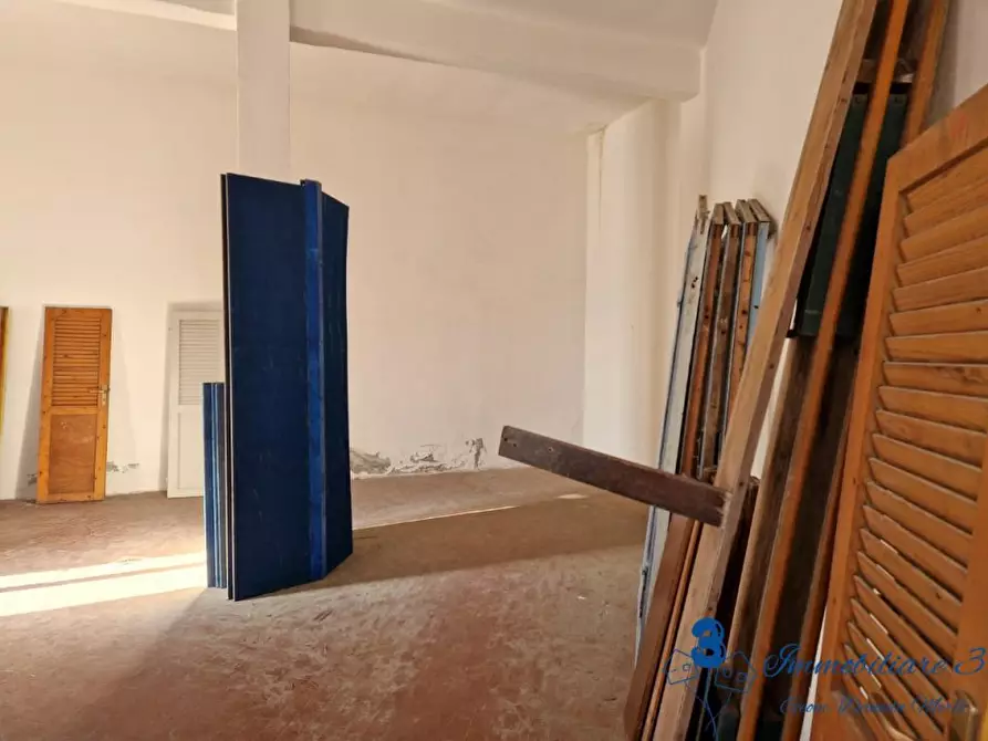 Immagine 5 di Magazzino in vendita  a Alassio