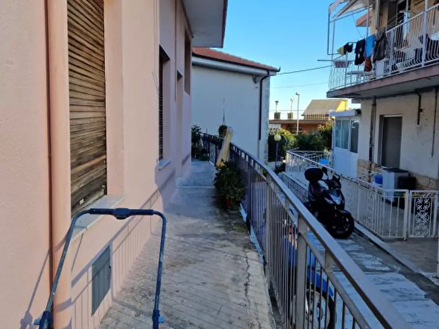 Immagine 7 di Magazzino in vendita  a Alassio