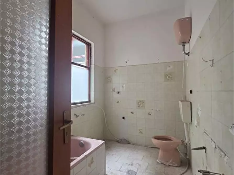 Immagine 9 di Appartamento in vendita  a Mondragone