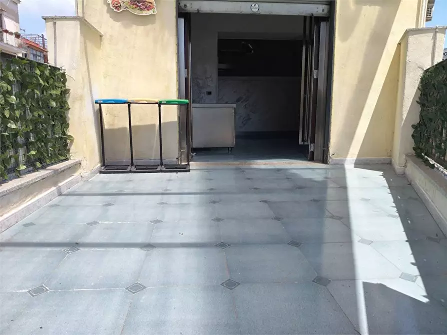 Immagine 6 di Negozio in affitto  a Boscotrecase