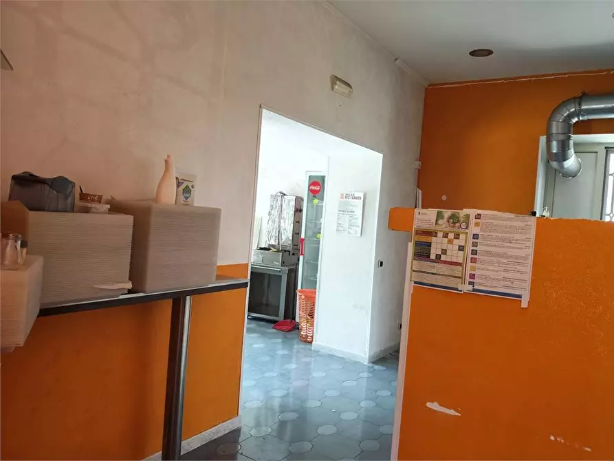 Immagine 8 di Negozio in affitto  a Boscotrecase