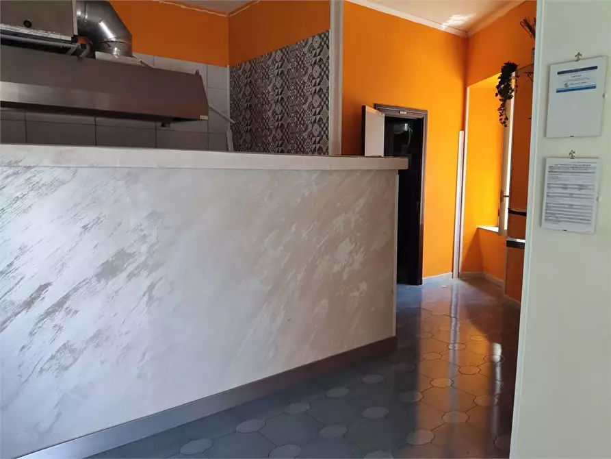 Immagine 7 di Negozio in affitto  a Boscotrecase