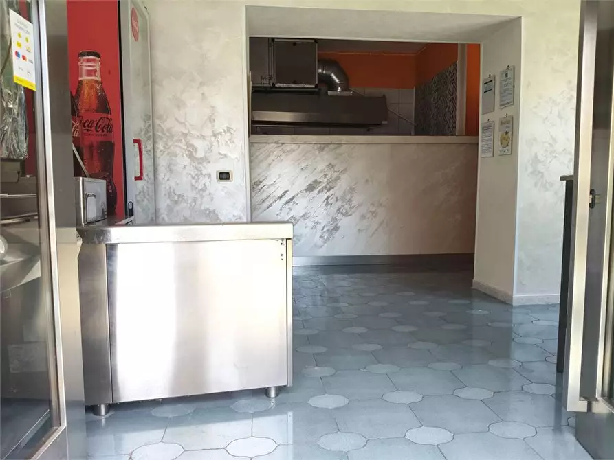 Immagine 5 di Negozio in affitto  a Boscotrecase