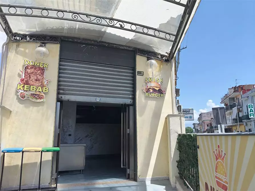 Immagine 1 di Negozio in affitto  a Boscotrecase