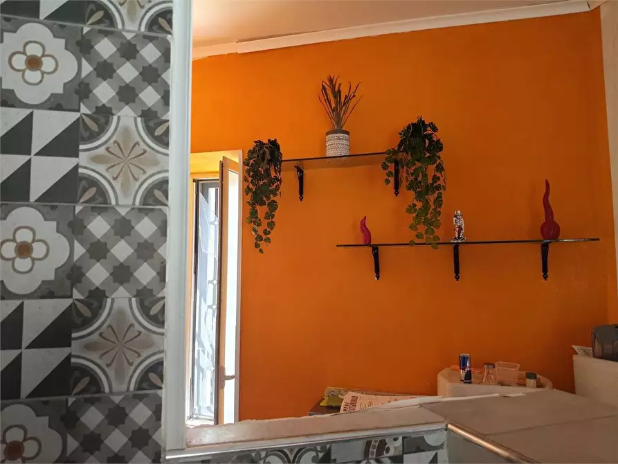 Immagine 10 di Negozio in affitto  a Boscotrecase