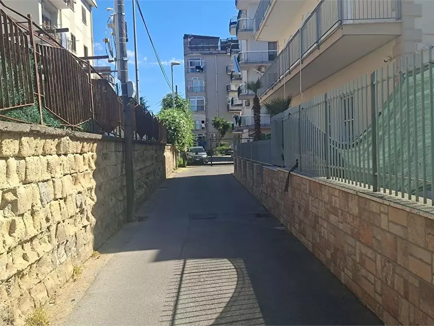 Immagine 9 di Garage in vendita  a Torre Annunziata