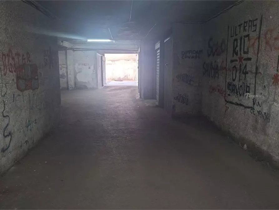 Immagine 5 di Garage in vendita  a Torre Annunziata