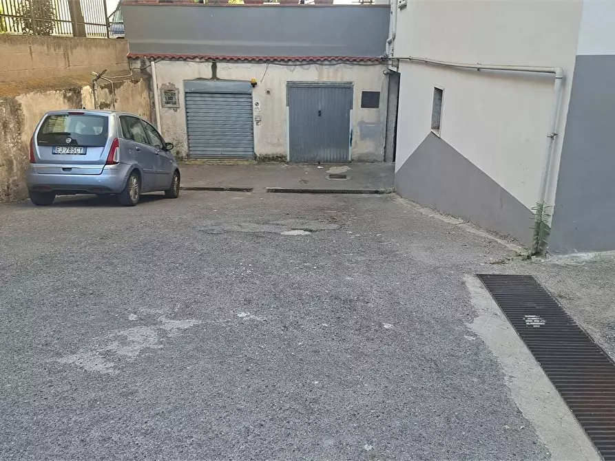 Immagine 3 di Garage in vendita  a Torre Annunziata