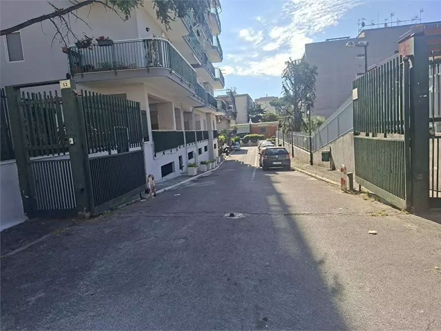 Immagine 2 di Garage in vendita  a Torre Annunziata