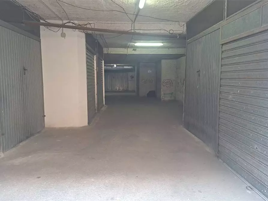 Immagine 4 di Garage in vendita  a Torre Annunziata