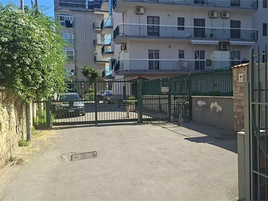 Immagine 8 di Garage in vendita  a Torre Annunziata
