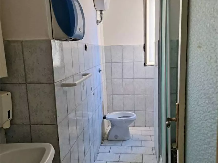 Immagine 7 di Ufficio in vendita  a Torre Annunziata