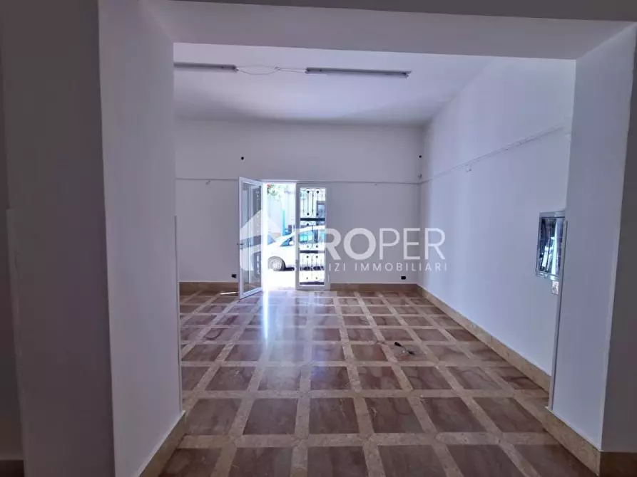 Immagine 9 di Negozio in affitto  a Terrasini