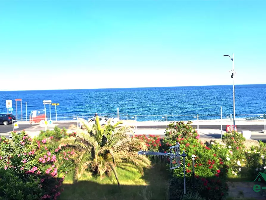Immagine 1 di Appartamento in vendita  40 a Santa Teresa Di Riva