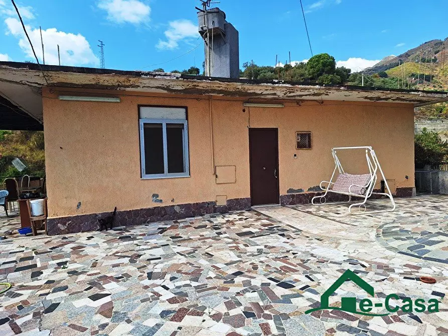 Immagine 1 di Villa in vendita  SNC a Messina