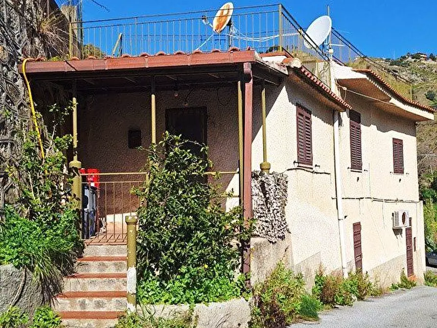 Immagine 1 di Villa in vendita  34 a Messina
