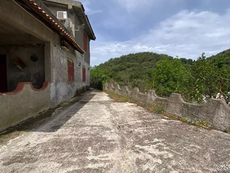 Immagine 10 di Villa in vendita  SNC a Santa Lucia Del Mela