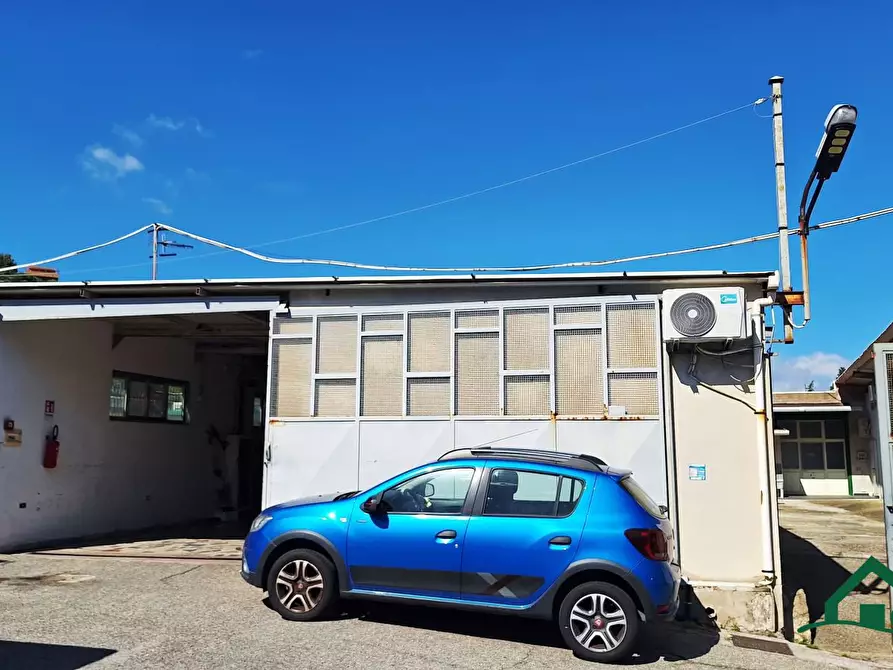 Immagine 1 di Attività artigianale in vendita  210 a Messina
