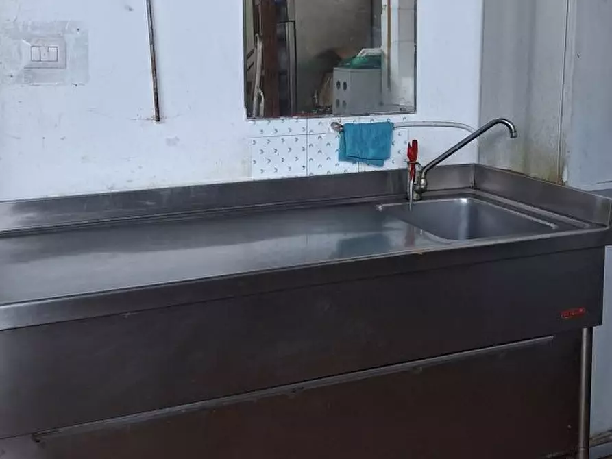 Immagine 4 di Attività artigianale in vendita  210 a Messina